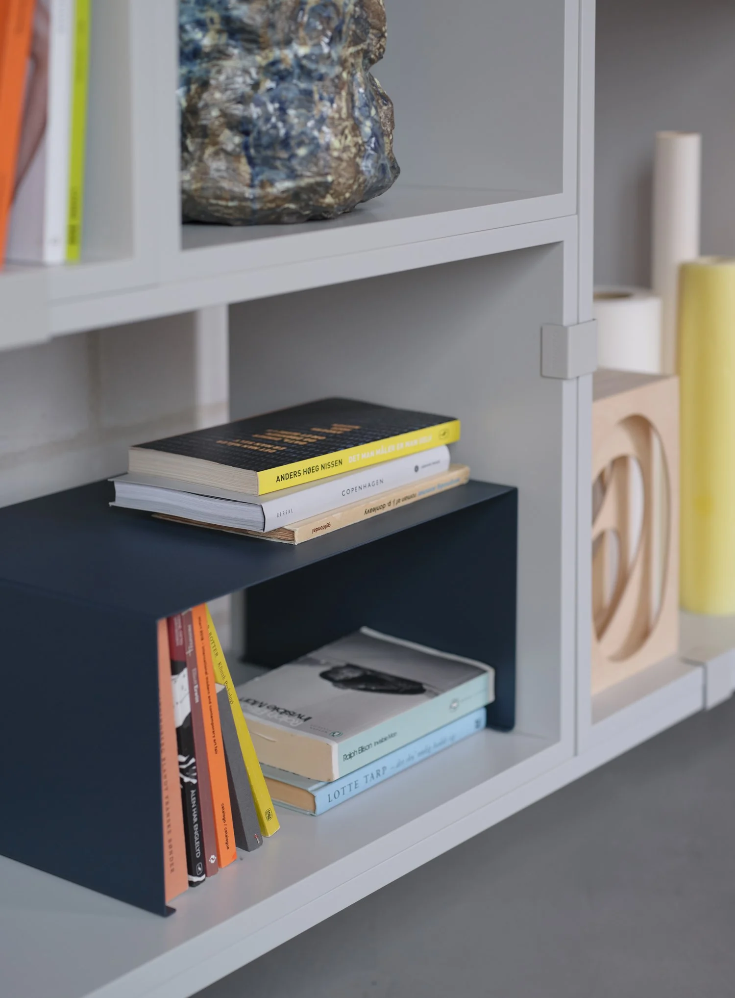 stacked-grey-bookcase-grey-stacked-insert-blue-grey-muuto-org.webp